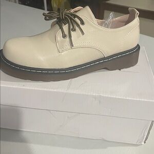 Cream Leather Oxford Shoes